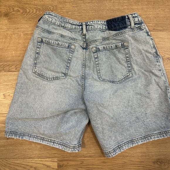 Shorts - Picture 3 of 3